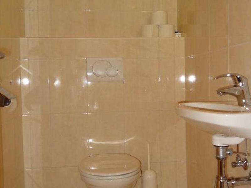 752BF09FF28B154E84629A396296A000