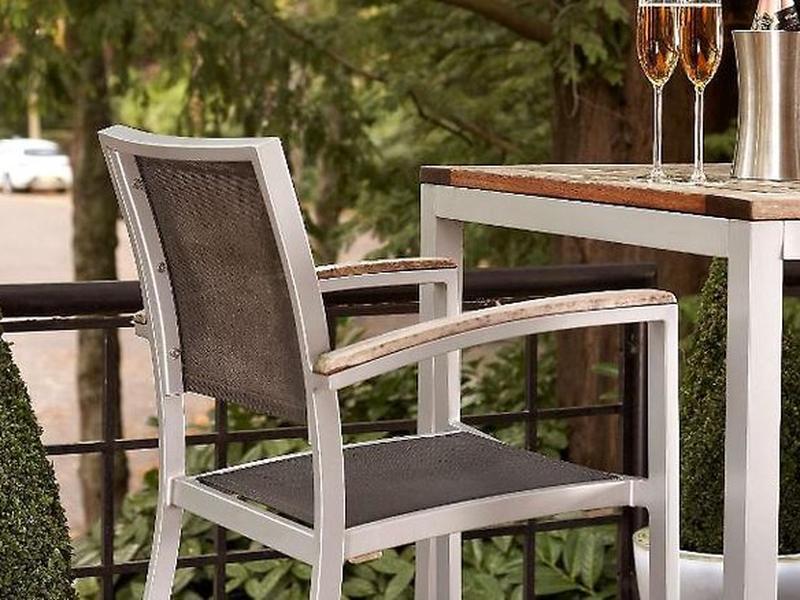 0D160AAE1DC6703D0F0D9FF72D5550F2