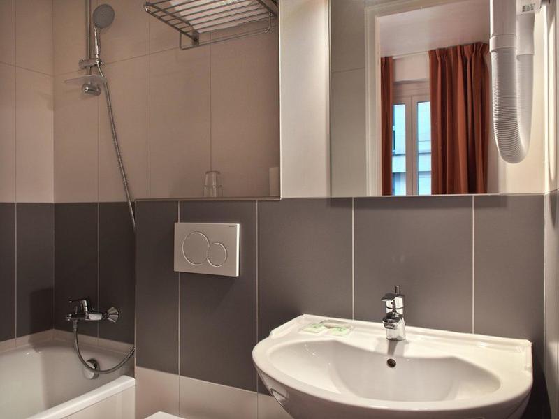 92AB63F3AB09B84ABC52E488F41D2700