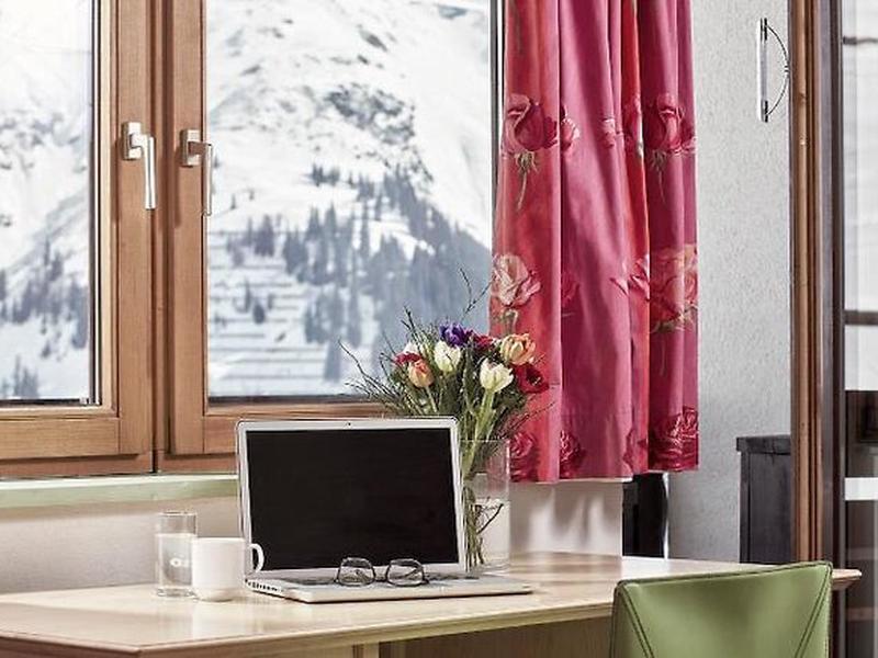 F6E39687DF55CBEABFAD9F0486BC6D2B