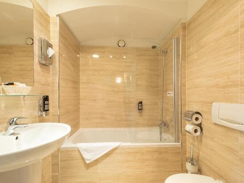 60D6AFFECE9FA621B44E22A414F50FF4