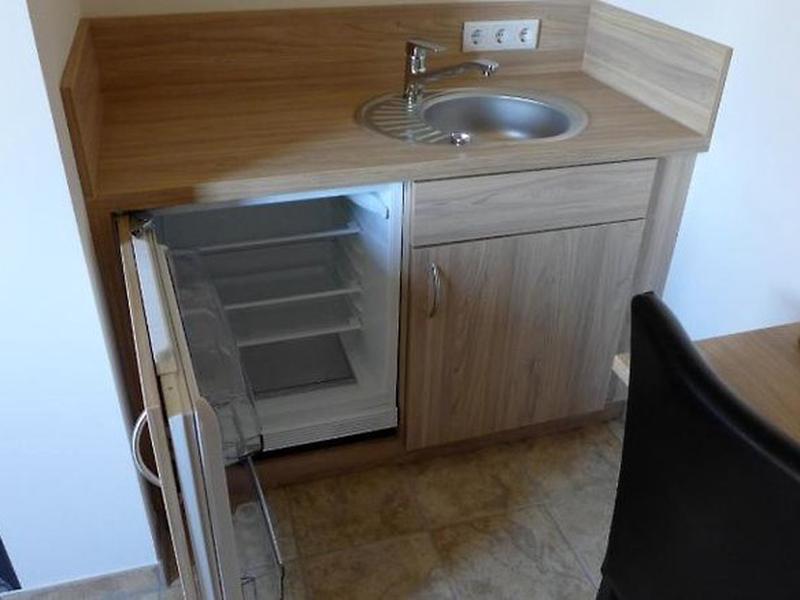 127F77F9715F6E9D43487994DE062F71