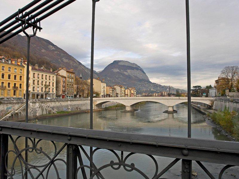 70E754F56AE339D264E9E1ACC5778A5D