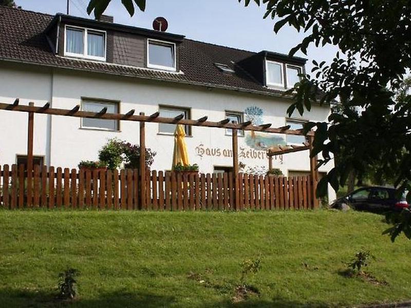 303819AB69B3080FC15CE277E1913C45