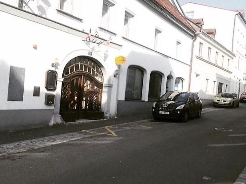 B12A348B5326E1043A694E3E4202DA7F