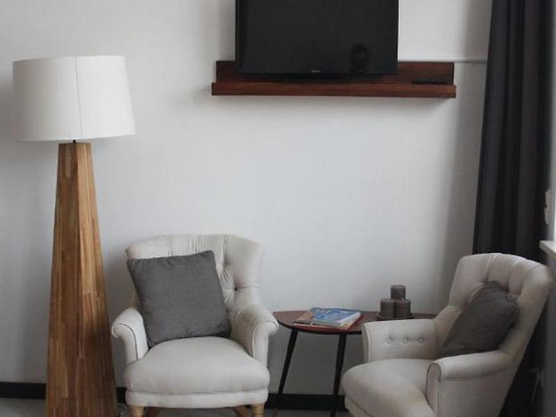 173CB975ADF8C1E58DA15F93DC043717