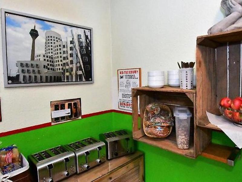 7625B0E134808F766E697AC1C5CE66E6