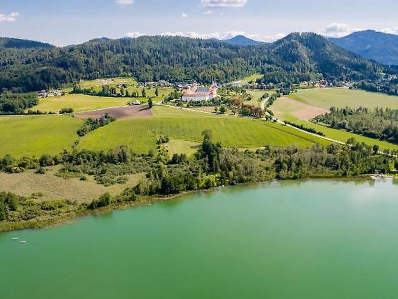 4A61C9877862E4C56769297BF01F724A