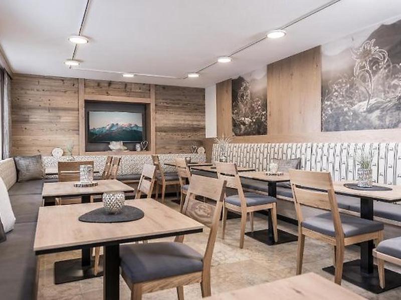 4317ED4E990CA7FC1A1BBCB3D665A04B