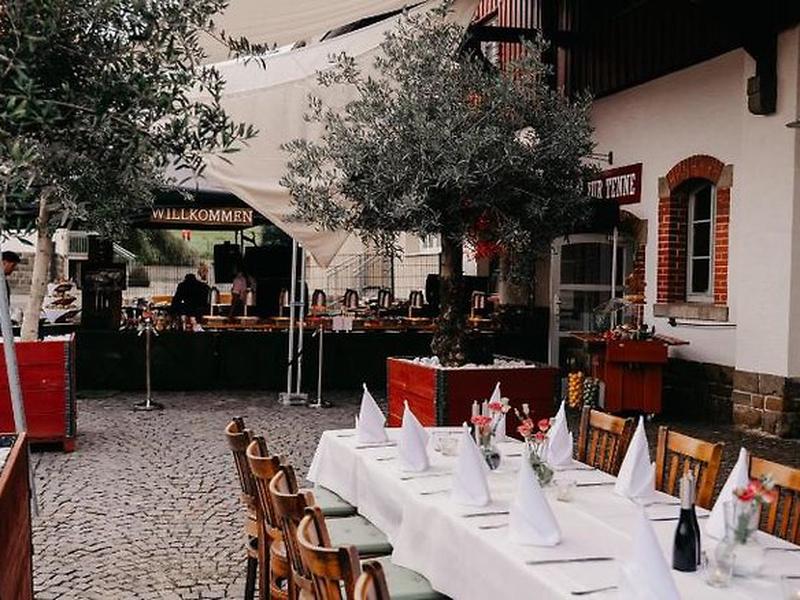 F3D9C9E462EF67EAF6D76C58B3A6E390