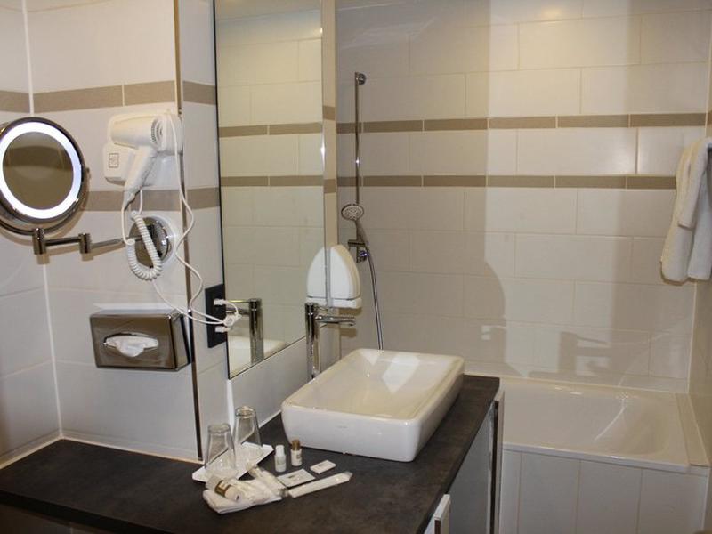 8603D9E57DB3C0C0791D8502714700D4