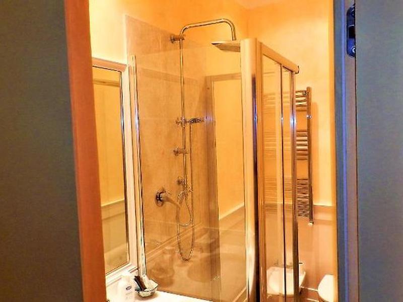 0BCB5E14519D9C9D7AA0DDB0F0EDF846