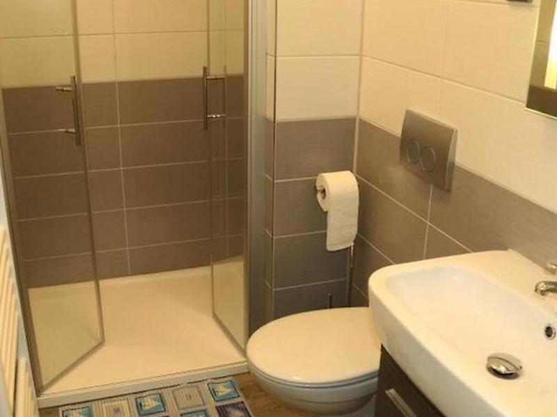 CDB183A63AC09DE76046352829669EB7