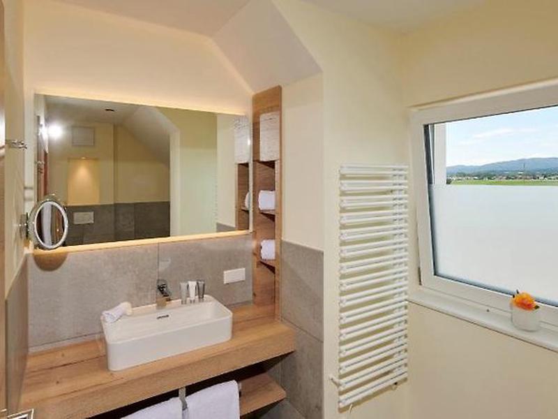 EF86639942A3C116DA05F28D284A548D