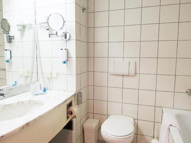 CD3AFD3CFE00FCF5A38940F7EE159EDB