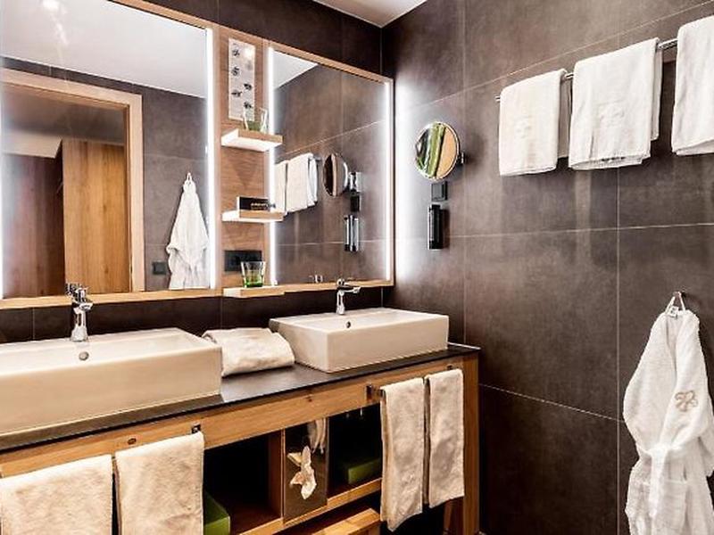 45F5A3CE8C471E480BEDB82E7391D307