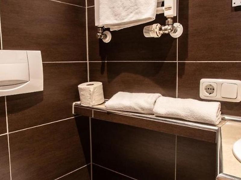 9BFF1519E85EF682E406CFACB6F2189A