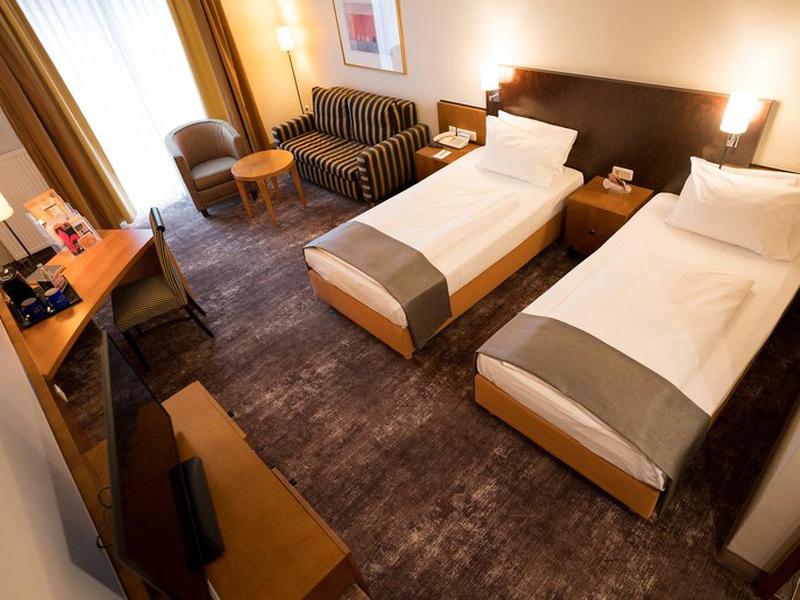 54DC186129E318FD1442D7BA6550446E