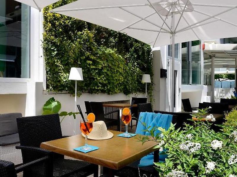 8E8CE7D580DE8AD97CC0CA7BDCC52BC9