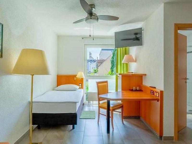 F0F2A05E74A60FB8521F723A9BD5AD34