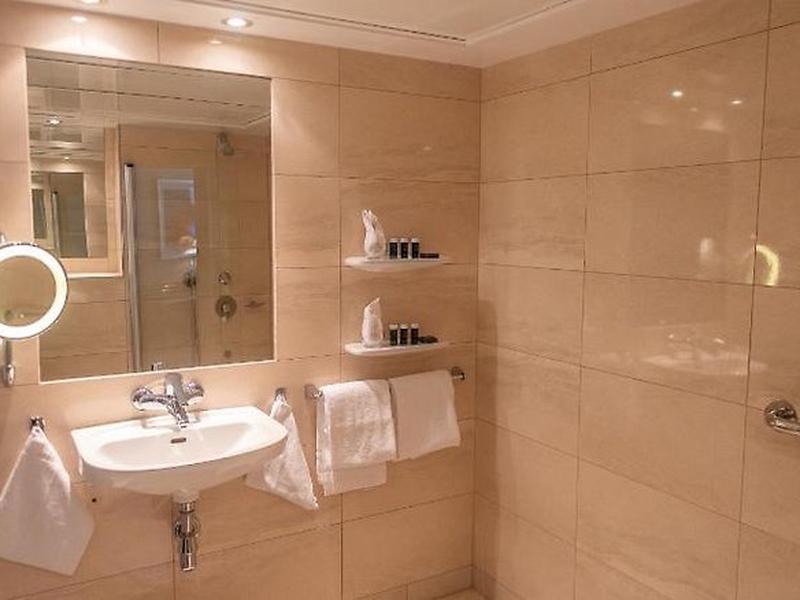 3EEC01656D86C0912BF96CE6B1D974E4