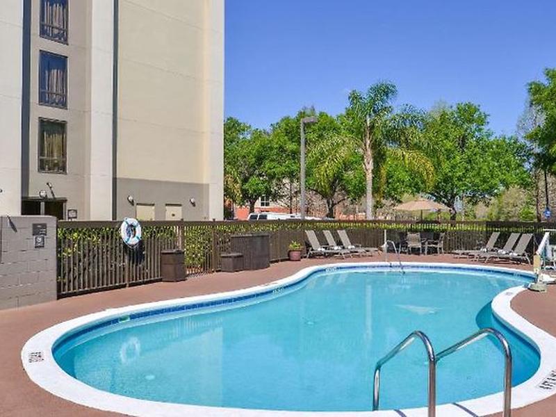 8646799940E436AABD9F3F7DDE97ED5E