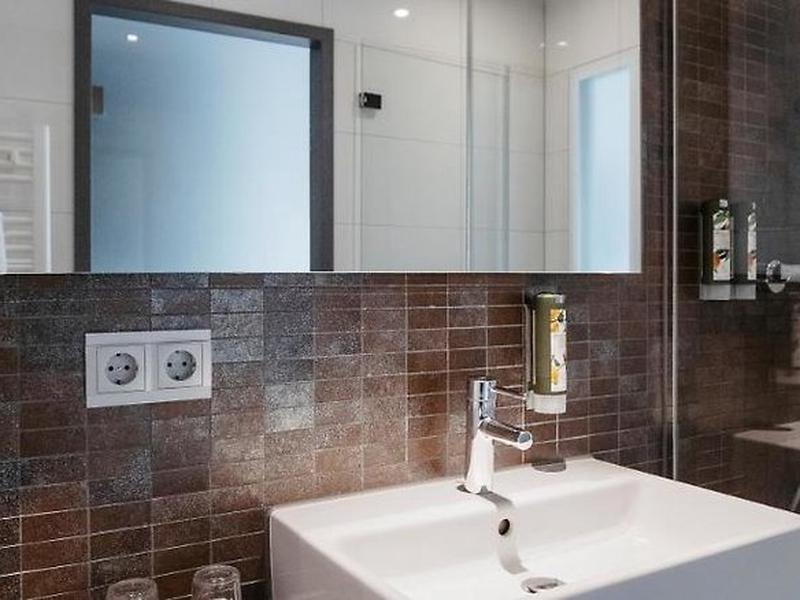 2DCFEFE2CB38F4AD36E5A0141130D685