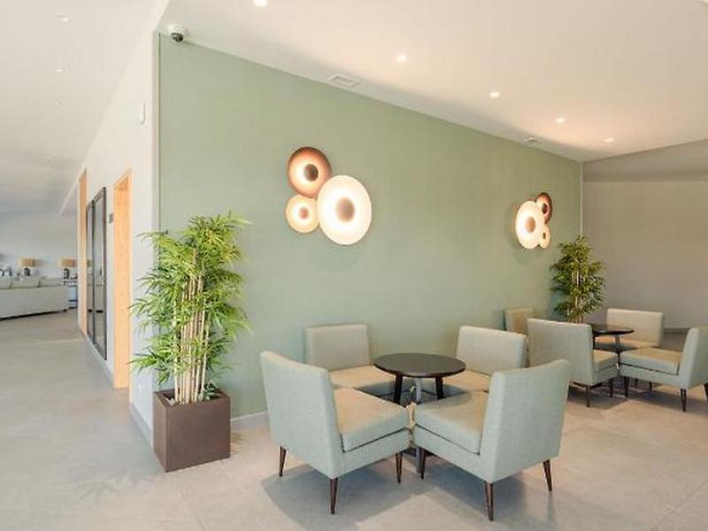 8BA3B28AA25ED825A86AE807E174B14E