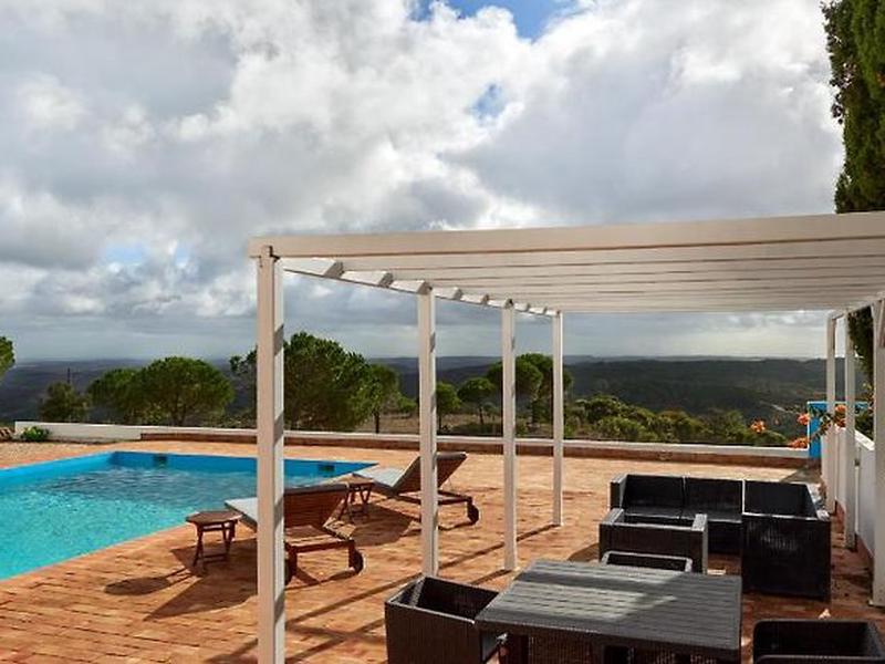 D107946AE6D56F7B09A06165BE5BA261