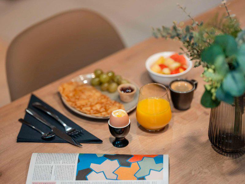 FAC7F22FE82B3B2FB8543006E3180525