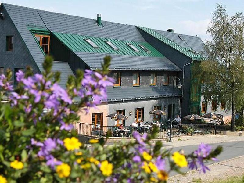 A17D99CED5A451FE4A0A46D12BC3A40E