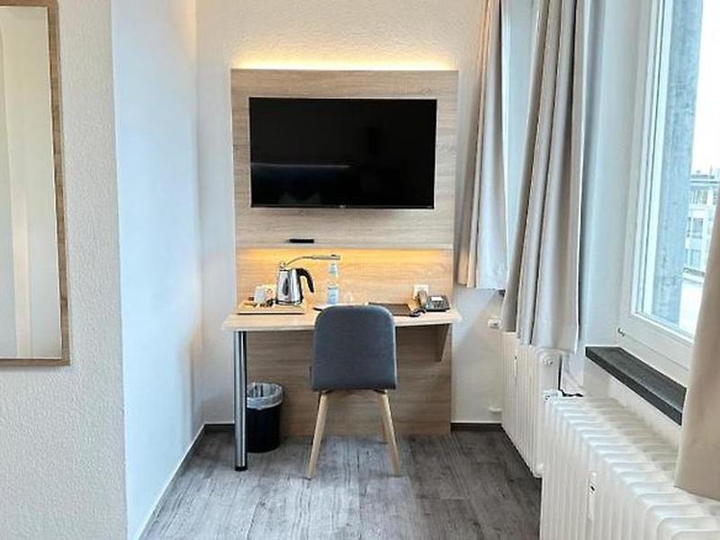 E96BB04F0844DD0E90F2AAD657C2ED32