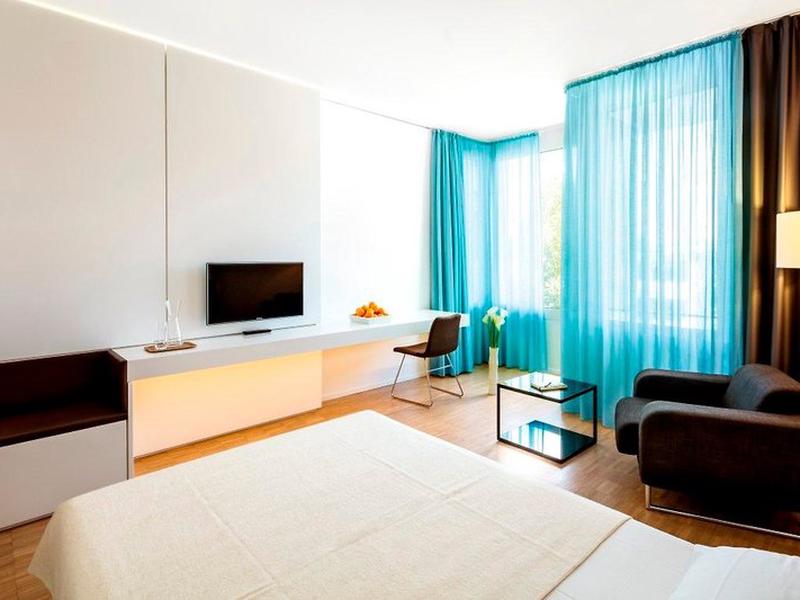 BAEEA7B292D21A51382407B8C9D4C73A