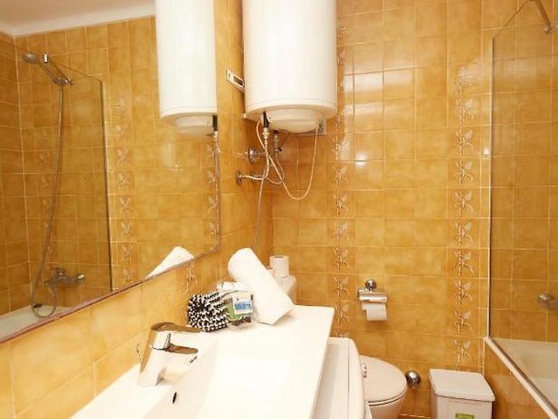 6AF1048FFE492A4BE2D43F2C527C435B