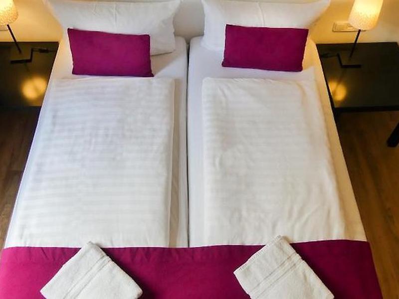 07AD53B3D79398C84ED523D421A9F0A1