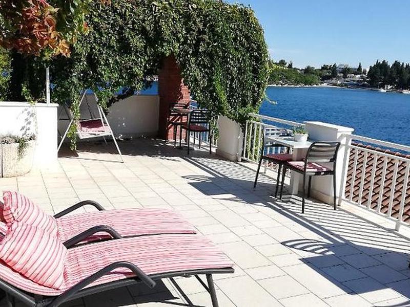 96EB2707426E7DA2C3E6DECCFE3AC3B4