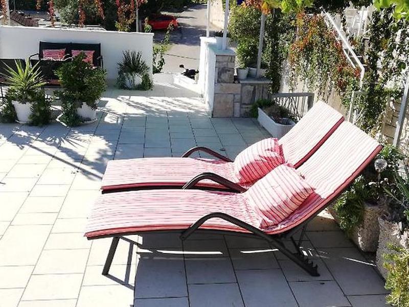 EDA695303B879DA9D3F8927D14F1F00F