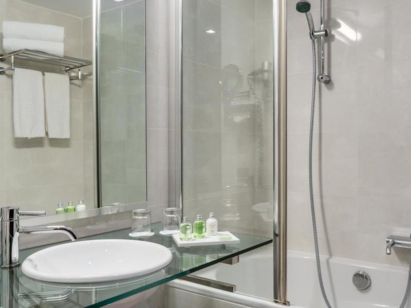 0E8EB73199E5A64F040E3C86F8E3132C