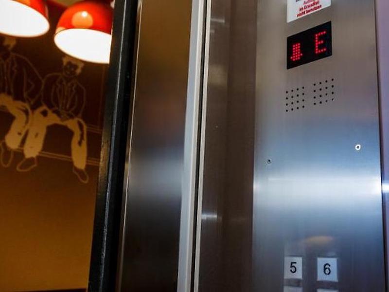 064CE81FBF87CE33924BEB57DCC5CCB1