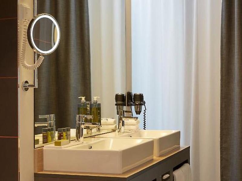 28B5DBB6B96038907AD9E7BAD4051F7C