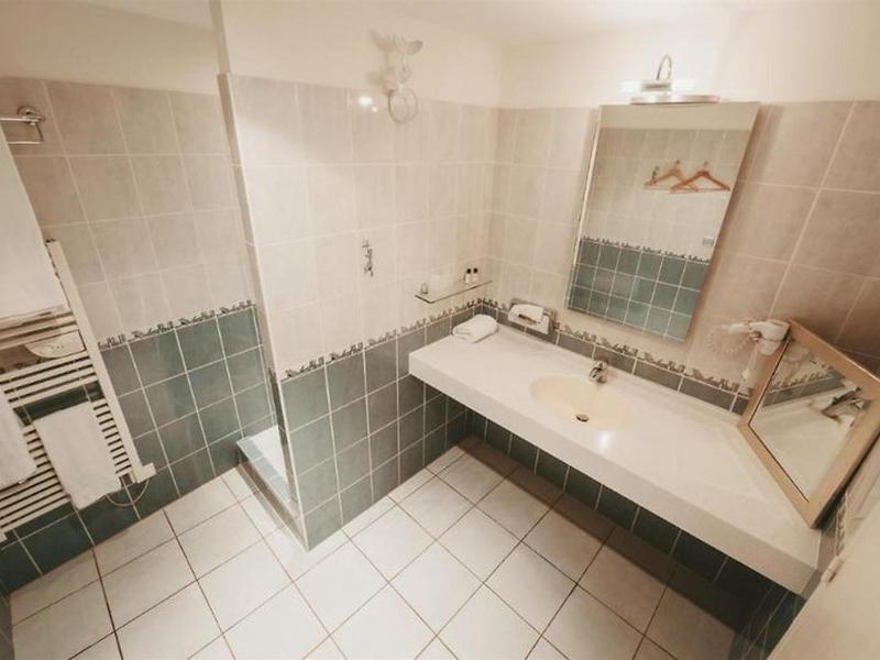 8AED4A4247026D6F62D400E44BBAF9AE