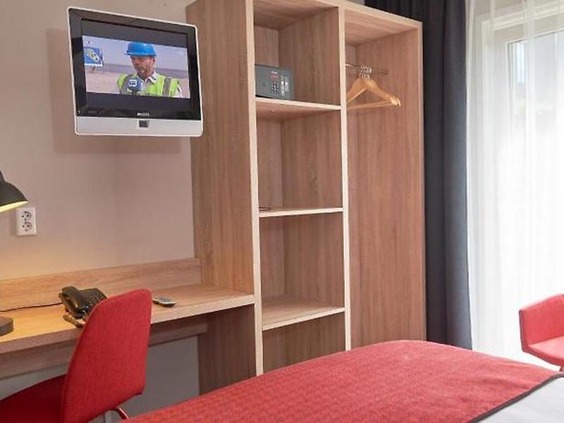 3ED40E4DDC447DE66F135918FBAD0690