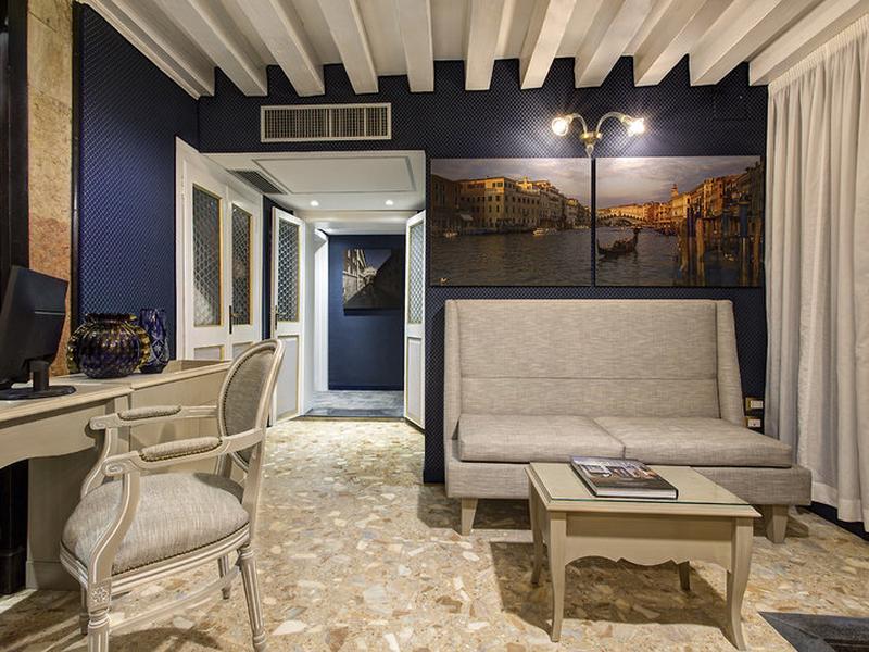 B807AE7A55BECFFC08A6D9557242DDAB