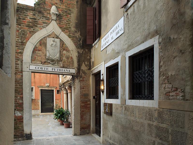 7E89400D441E95C556EBA653100ECBDF