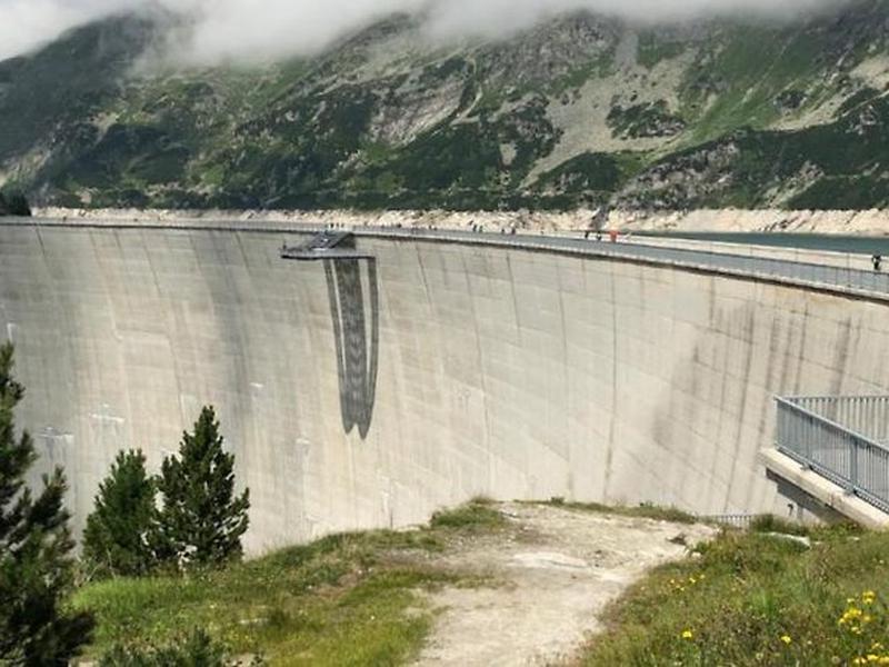 5BEC264706F7D9CF40FCC6753B3D90F0