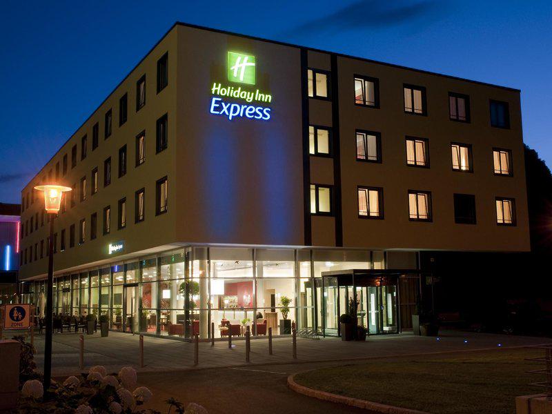 DD85853F4020D94D447B2CD06EBCF731