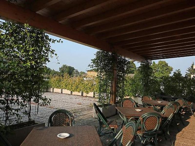 92DBA60705EEECFD628F4D1DF838D5DD