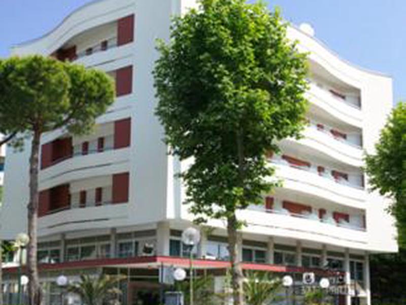 8960B4F64218BE264EA448B70DD53CBD