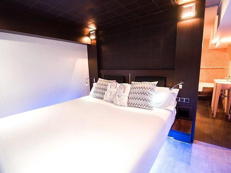 C1D1946B0249D569F5F7460E885AAD2B