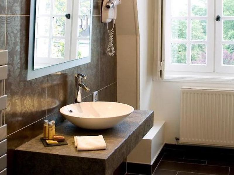 12CC2B1B2B22DBBDB1A80C30405E5C22